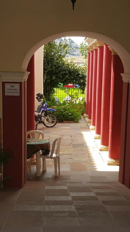 Villa Oropeza Hostel Sucre Exterior photo